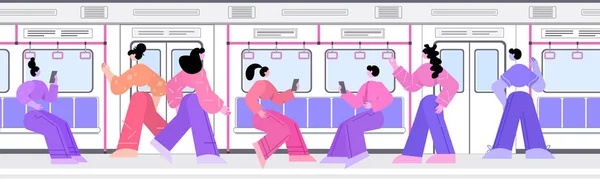 地铁地下有轨电车城市公共交通中使用数字小玩意的乘客 — 图库矢量图片