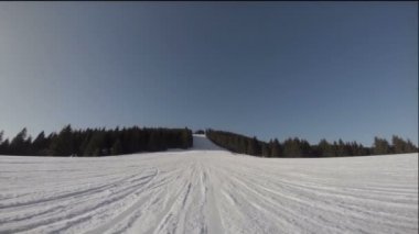 Hil kayar snowboarder