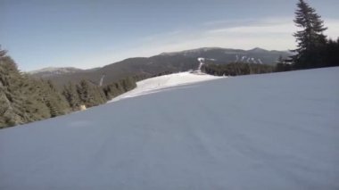 tepeden aşağı kaymak snowboarder
