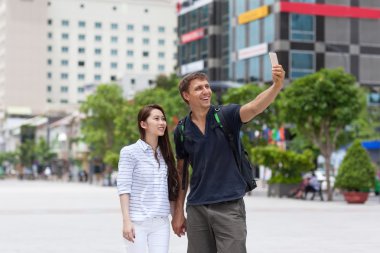 Yarış çift selfie alarak karıştırın