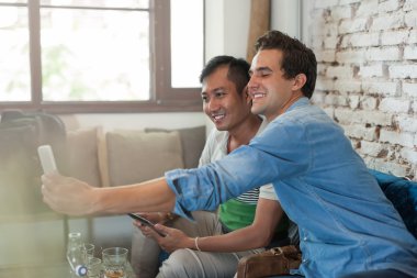 Internet teknolojisini kullanan erkekler