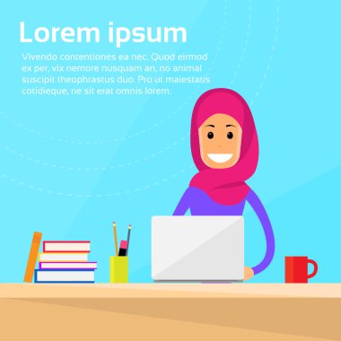 Dizüstü bilgisayar ile Arapça işkadını