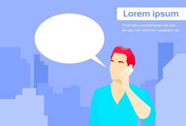 Akıllı telefonla konuşan adam