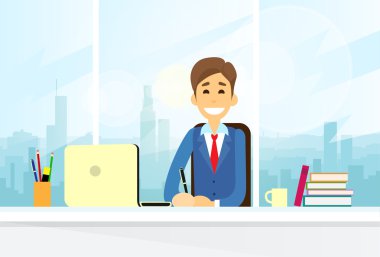 Office masada oturan işadamı
