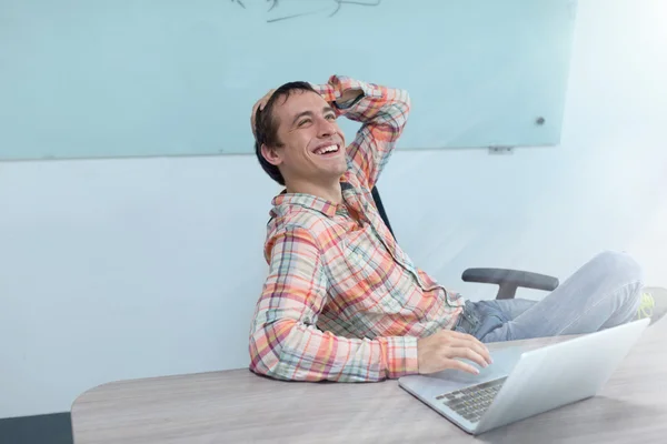 Business man sitting office desk — стоковое фото