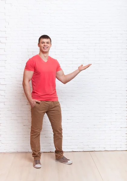 Young Man Open Palm To Copy Space Standing Over Wall — Stock Photo, Image