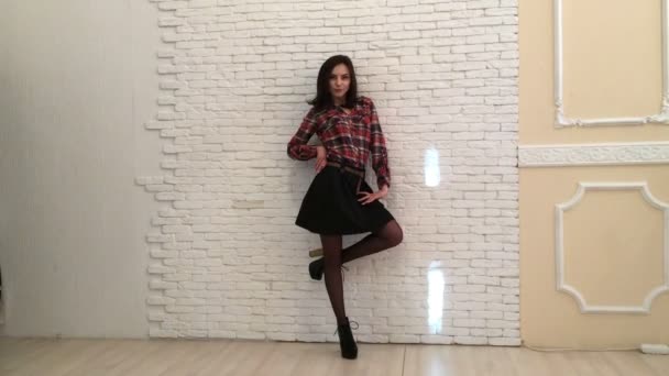 Woman model on photo session, young fashion girl professional posing studio shooting — Stockvideo