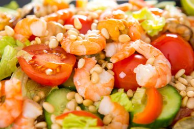 Midye ve karides salatası 