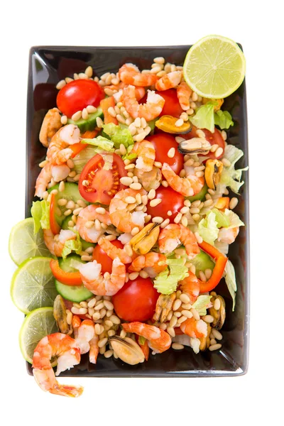 Salada com camarão e mexilhões — Fotografia de Stock
