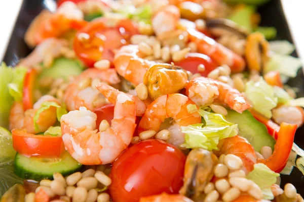 Salad with shrimp and mussels — Stock Photo, Image