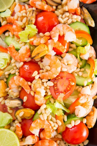 Midye ve karides salatası 
