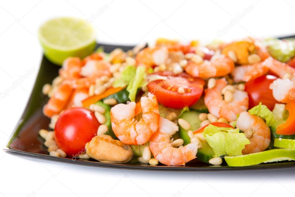 salad with shrimp and mussels 