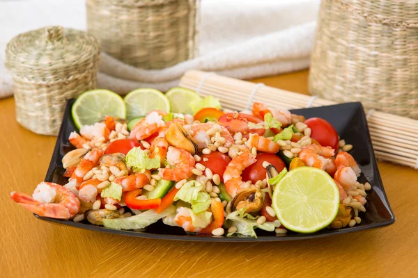 Midye ve karides salatası 