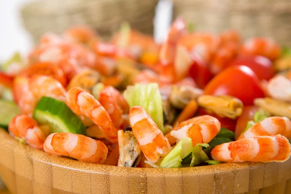 Salada com camarão e mexilhões Imagens De Bancos De Imagens
