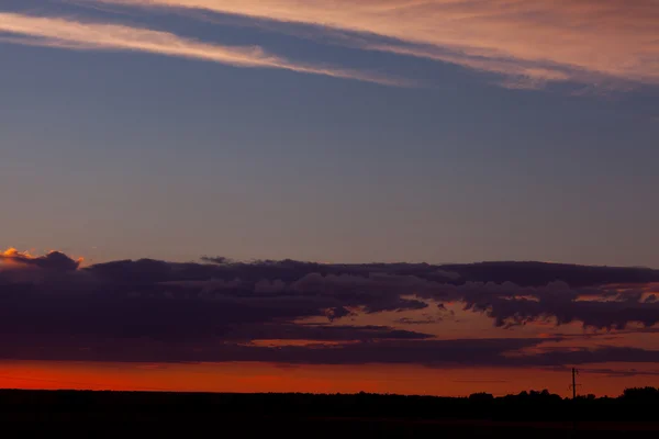 Brilhante pôr do sol de verão.Noite quente — Fotografia de Stock