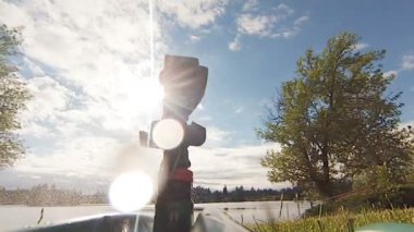 Yağmurlama kafa göl kenarında