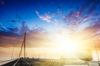 karayolunda hareket kamyonlar