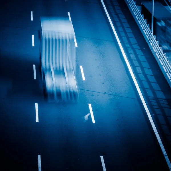 Sattelschlepper auf der Autobahn — Stockfoto