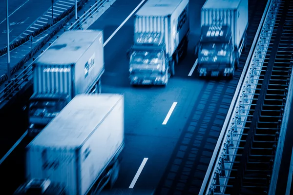 Pohyb kamiony na dálnici — Stock fotografie