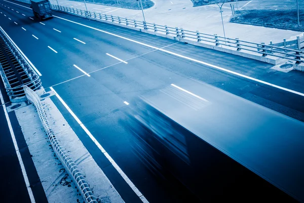 Camion à l'autoroute — Photo