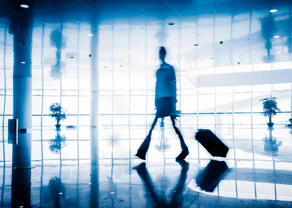 Voyageur de mouvement de l'aéroport — Photo