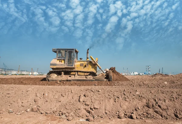Bulldozer op een bouwplaats — Stockfoto