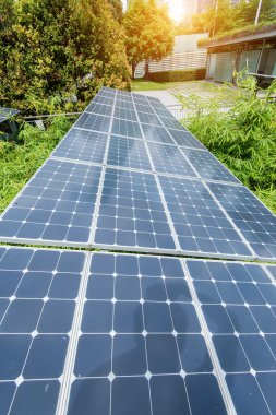 Modern Şehrin Parkındaki Güneş Panelleri