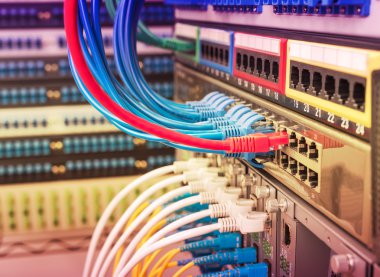 Ağ anahtarı ve ethernet kabloları, Veri Merkezi Konsepti.