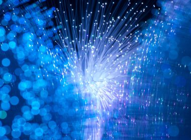 Optik fiber dinamik teknoloji arka planının derinliklerinden uçuyor.