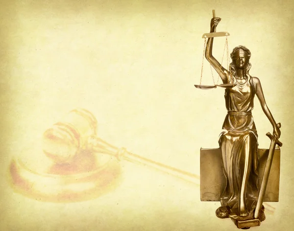 Statue of justice on old paper background, law concept — Stock Photo, Image