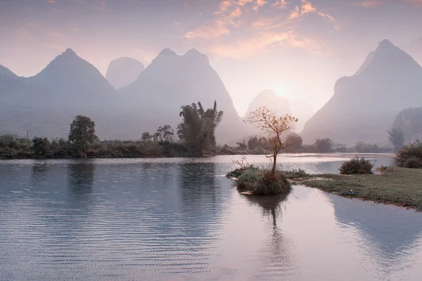 Krajobraz w Yangshuo Guilin, Chiny — Zdjęcie stockowe