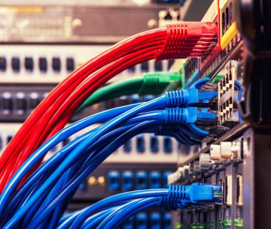 Ağ anahtarı ve ethernet kabloları, Veri Merkezi Konsepti.