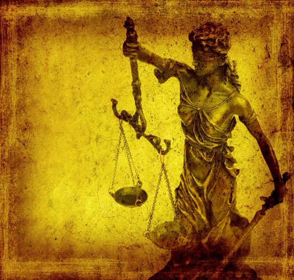 司法旧纸张背景，法律概念上的雕像 — 图库照片