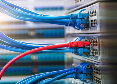 Ağ anahtarı ve ethernet kabloları, Veri Merkezi Konsepti.