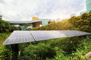 Modern Şehrin Parkındaki Güneş Panelleri