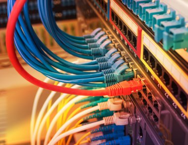 Ağ anahtarı ve ethernet kabloları, Veri Merkezi Konsepti.