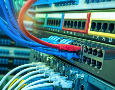 Ağ anahtarı ve ethernet kabloları, Veri Merkezi Konsepti.