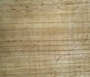 Derin yatay çatlakları olan eski ahşap bir doku.