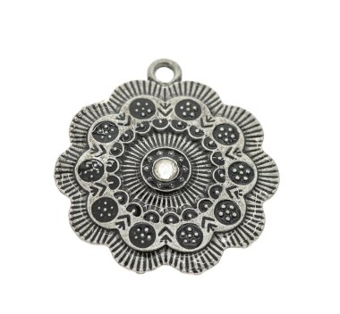 Beyaz üzerine izole edilmiş vintage kolye