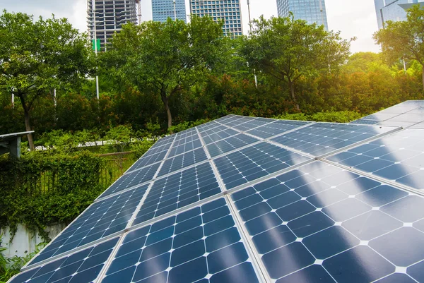 Paneles Solares Parque Ciudad Moderna —  Fotos de Stock