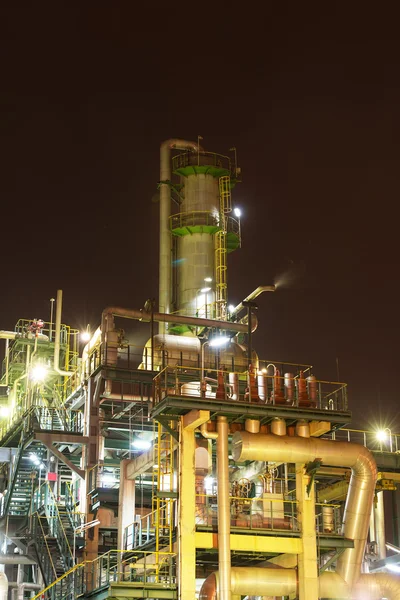 Planta Industrial Refinería Con Caldera Industrial Por Noche —  Fotos de Stock