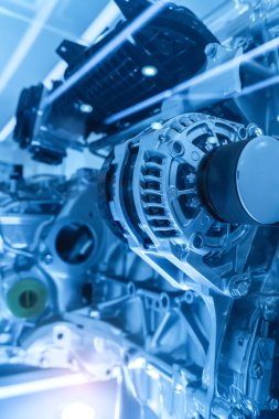 Otomobil motoru bölümü fabrikada