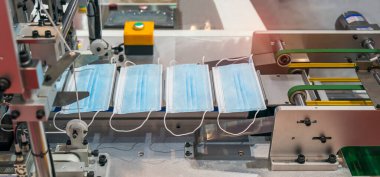 Nanofiberli tıbbi maskeler üretmek için otomatik makine. Coronavirus ve Covid-19 Koruma