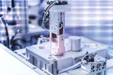 Endüstriyel üretim fabrikasında otomatik makine aracı, Akıllı fabrika endüstrisi 4.0 konsepti.