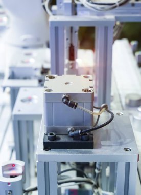 Endüstriyel üretim fabrikasında otomatik makine aracı, Akıllı fabrika endüstrisi 4.0 konsepti.