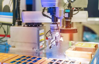 PCB devre kartını denetleyen görüntü ölçüm aracı