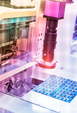 PCB devre kartını denetleyen görüntü ölçüm aracı