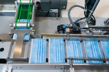 Nanofiberli tıbbi maskeler üretmek için otomatik makine. Coronavirus ve Covid-19 Koruma