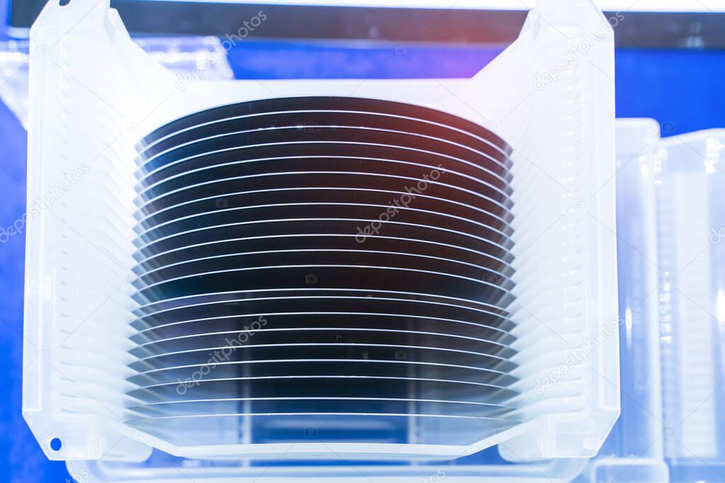 Silicon Wafers in plastic holder box