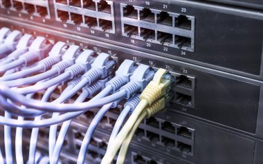 ağ çekirdeğine bağlanan ağ kablosu kapatılıyor